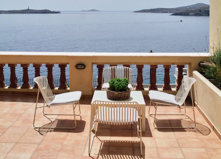 SYROU MELATHRON DELUXE DOUBLE ROOM WITH SHARED SEA VIEW TERRACE