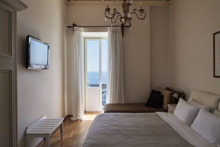 SYROU MELATHRON DELUXE DOUBLE ROOM WITH SEA VIEW