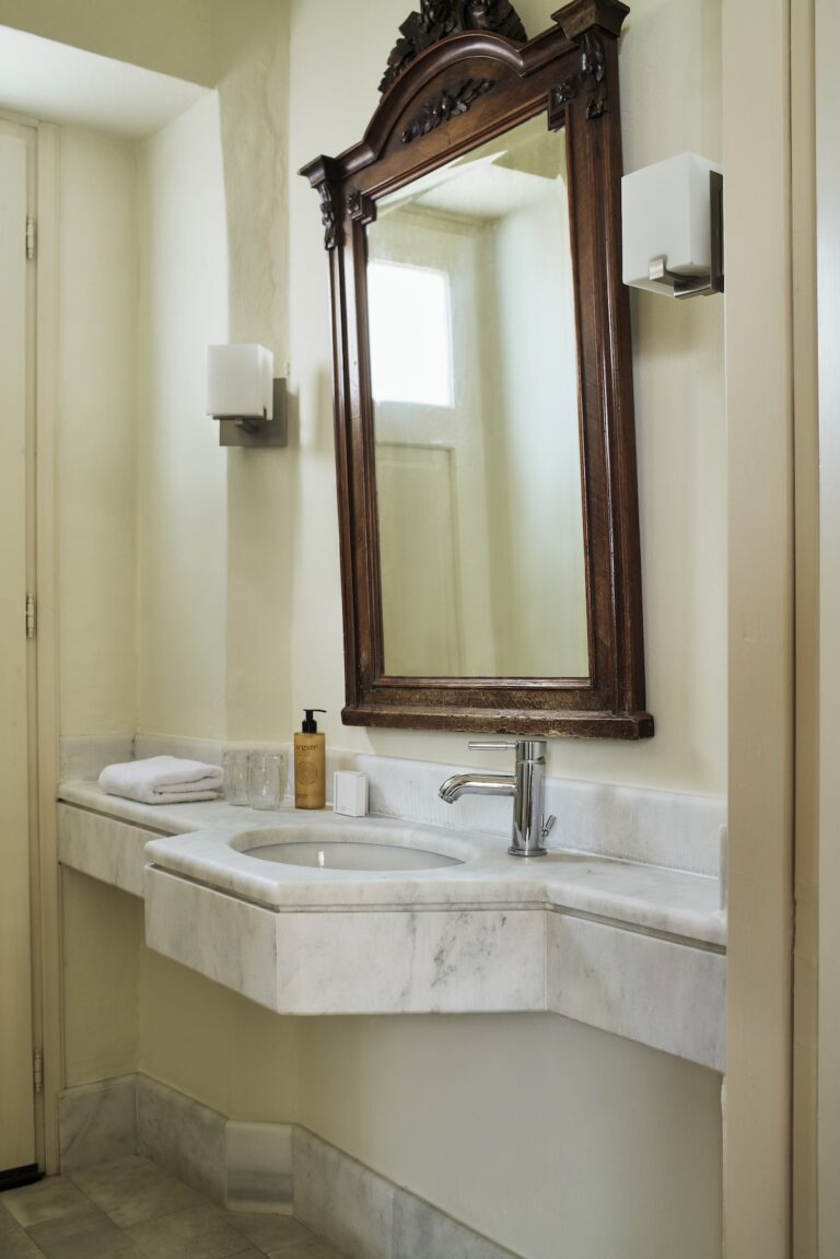 SYROU MELATHRON FAMILY SUITE