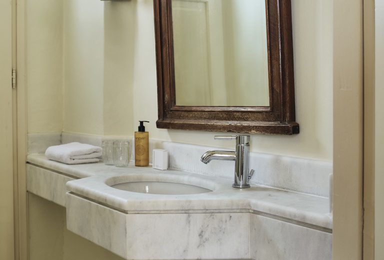 SYROU MELATHRON FAMILY SUITE
